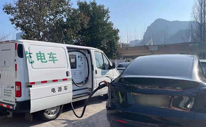 华宁汽车搭电