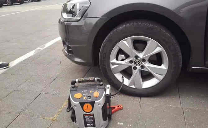 华宁汽车搭电案例