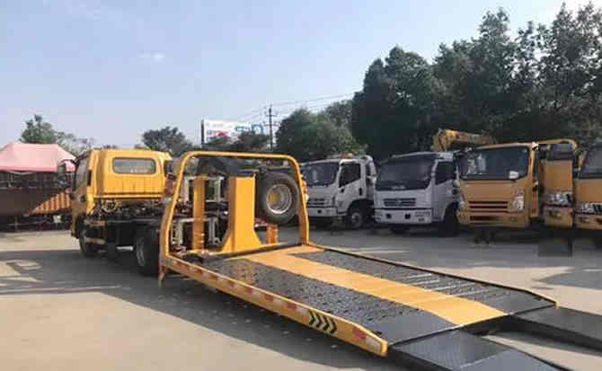 华宁汽车中途维修案例